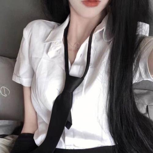 鲨鱼侵袭封面
